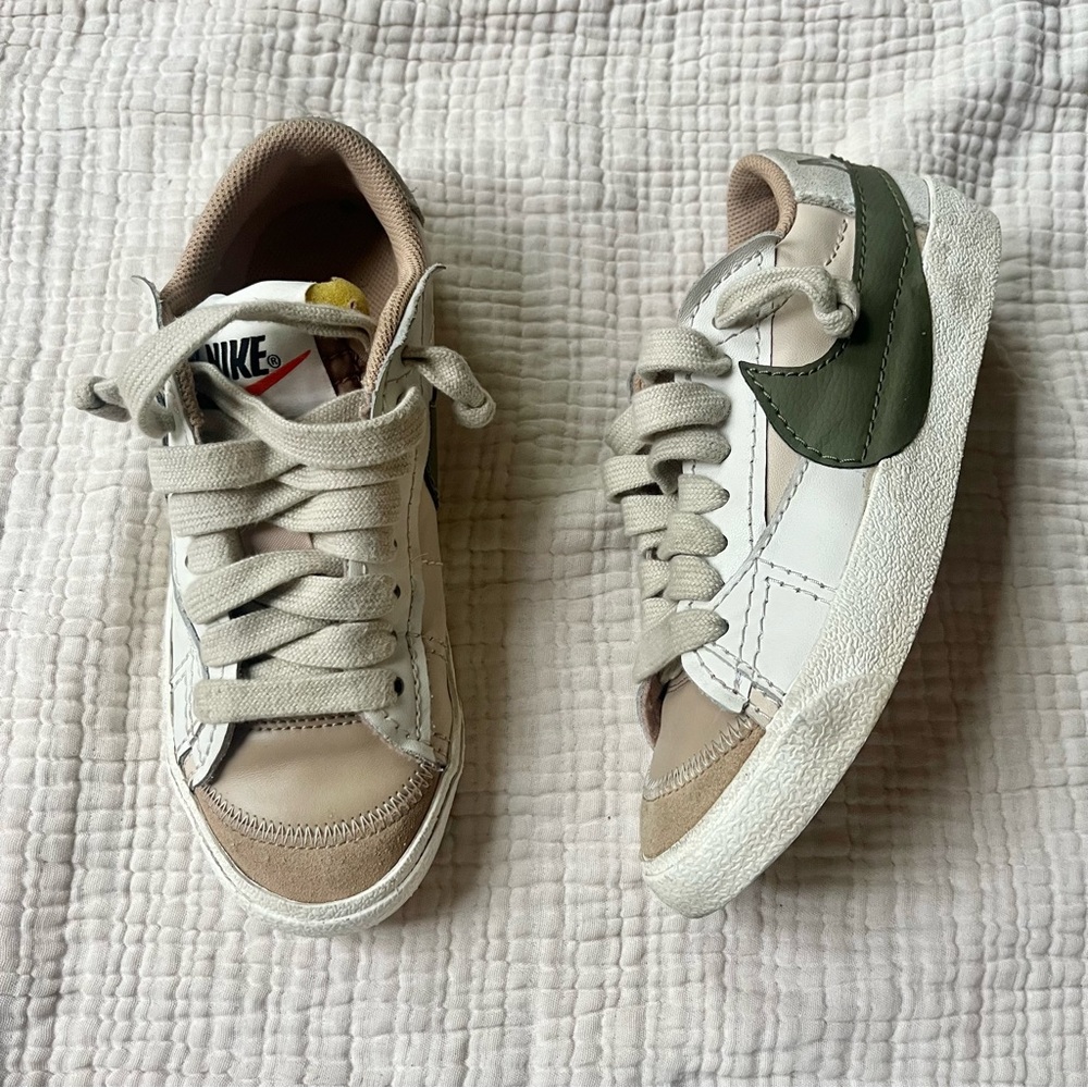 Nike WMNS Blazer Low 77 Jumbo [DQ1470-105] Women Casual Shoes Sanddrift/Olive